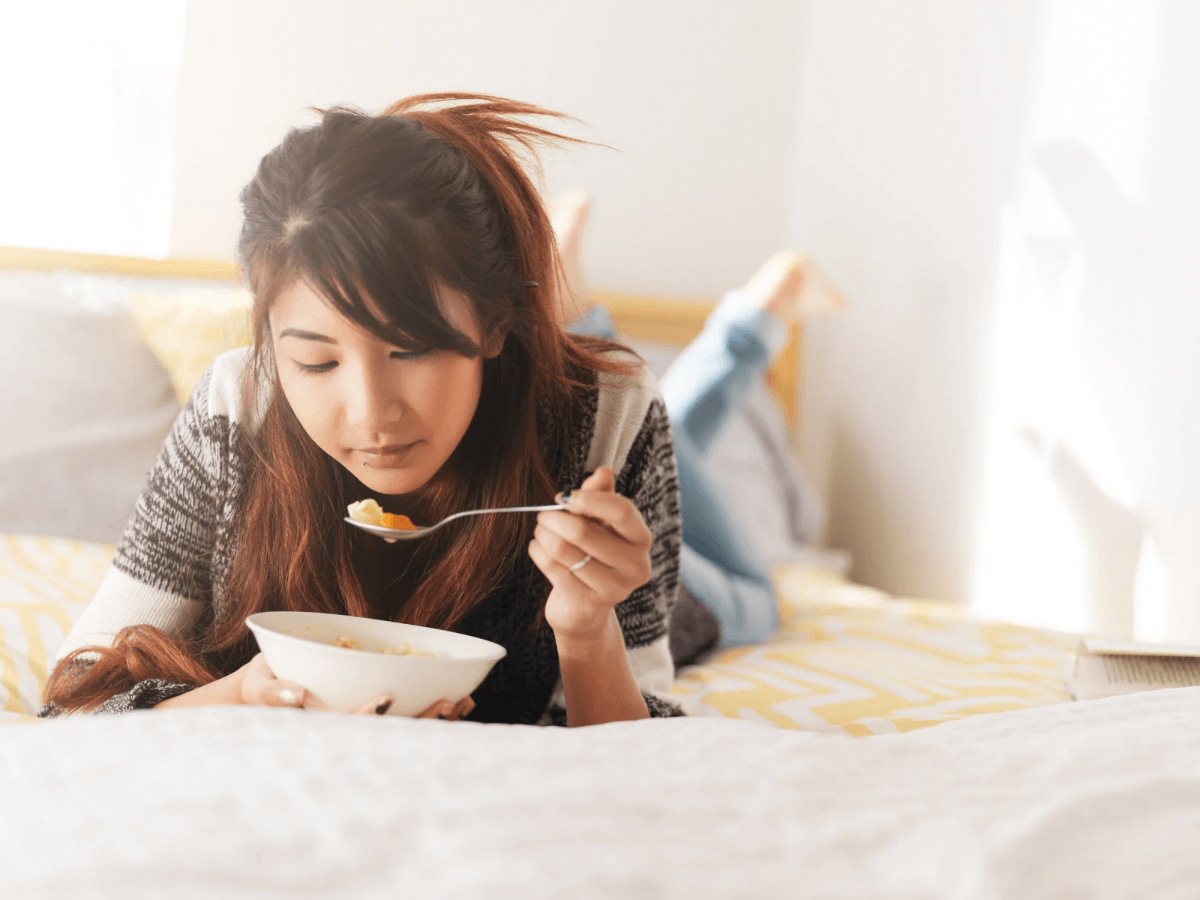 Collagen rich foods and collagen stimulating treatments to delay ageing|Bone broth is collagen rich food|Fish is collagen rich food|Egg whites is collagen rich food|Spinach is collagen rich food